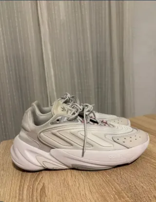 Adidas Ozelia Mujer Gris Blanco