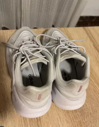 Adidas Ozelia Mujer Gris Blanco