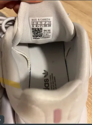 Adidas Ozelia Mujer Gris Blanco