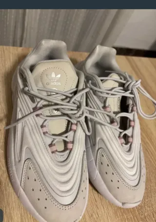 Adidas Ozelia Mujer Gris Blanco