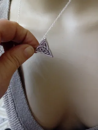 Collana con ciondolo nodo celtico