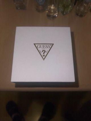 Reloj Guess Plateado y Blanco