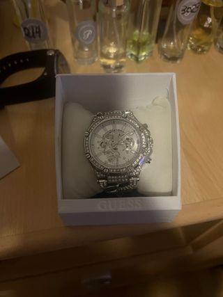 Reloj Guess Plateado y Blanco