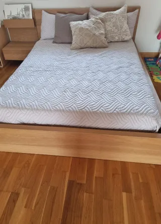 Cama Matrimonio Madera, Colchon y mesita de noche