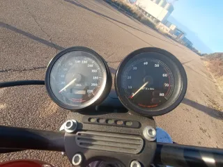 Harley Davidson Sportster 883 R Roja