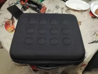 Maleta negra con 12 compartimentos