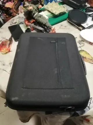 Maleta negra con 12 compartimentos