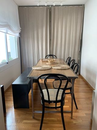 Tavolo da pranzo in legno con gambe metalliche