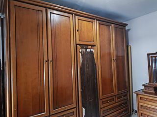 Armario de madera grande