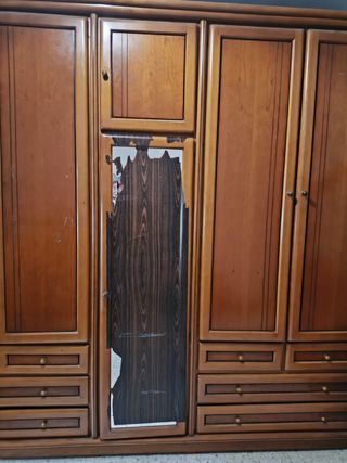 Armario de madera grande
