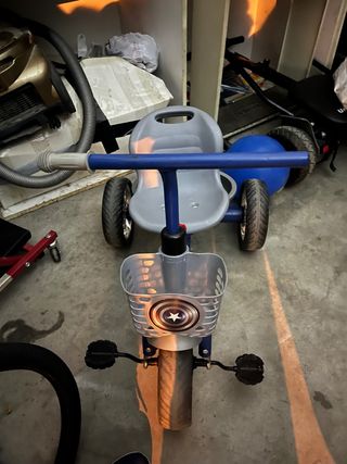 Triciclo infantil con cesta y diseño