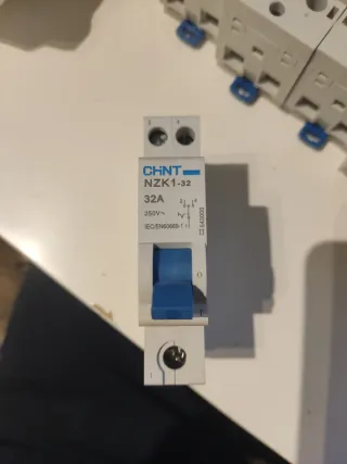 3 Conmutador CHINT NZK1-32 32A 250V