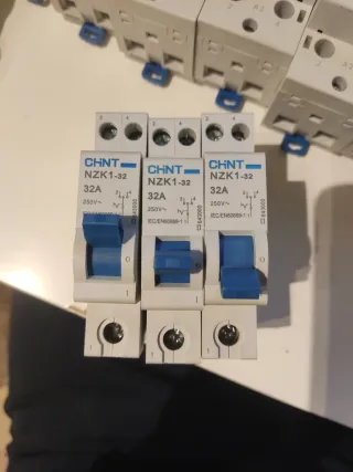 3 Conmutador CHINT NZK1-32 32A 250V