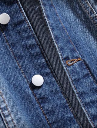 Chaqueta vaquera con capucha gris y azul