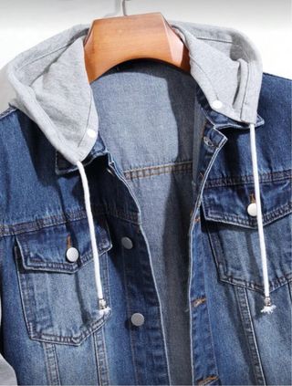 Chaqueta vaquera con capucha gris y azul