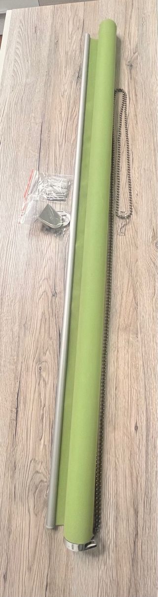 Estor enrollable verde translúcido