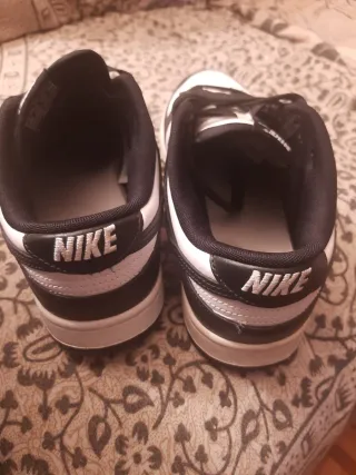 Nike Dunk Low Blanco y Negro Talla 40.5 reales