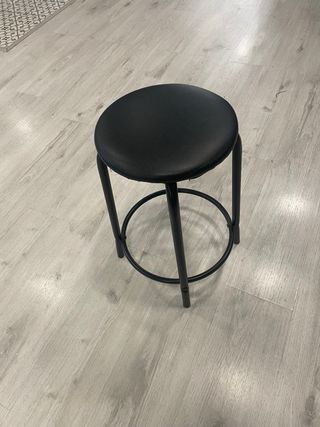 Taburete negro asiento polipiel
