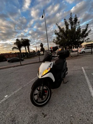 Peugeot 250cc Scooter
