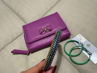 Set accessori: portafoglio, bracciale, orecchini