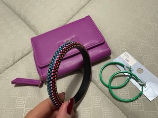 Set accessori: portafoglio, bracciale, orecchini