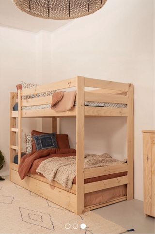 Litera de madera maciza barnizad incluye colchones