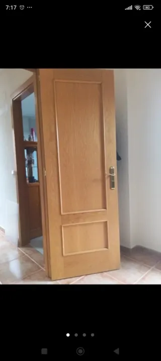 Puerta de madera natural