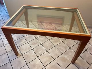 Mesa de comedor de cristal + sillas tapizadas