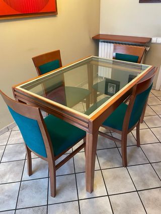 Mesa de comedor de cristal + sillas tapizadas