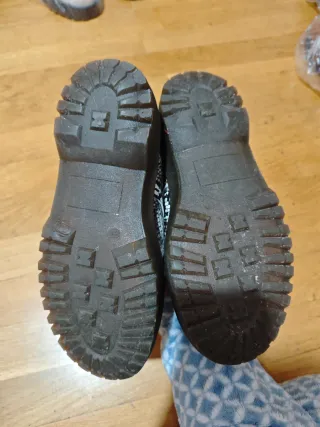 Botas con estampado de serpiente