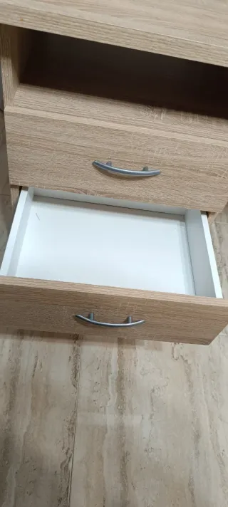 Escritorio robusto en buen estado