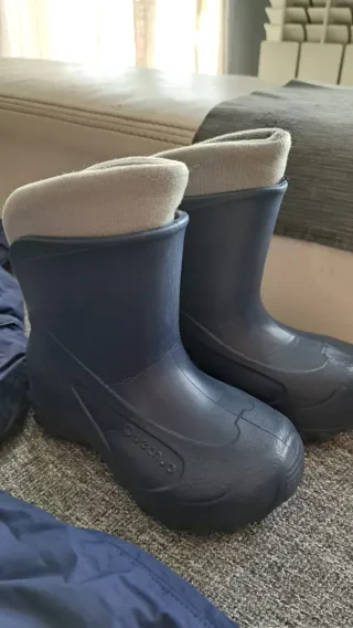 Buzo de nieve Wedze azul con guantes y botas