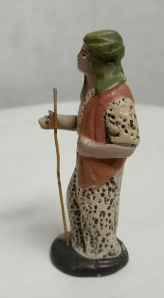 Antigua figura de barro del Belén