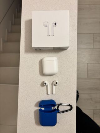 Airpods 2 con custodia blu