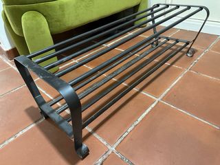 Zapatero metálico negro