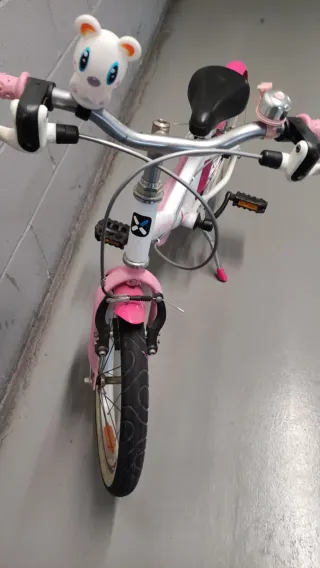 Bicicleta infantil rosa y blanca