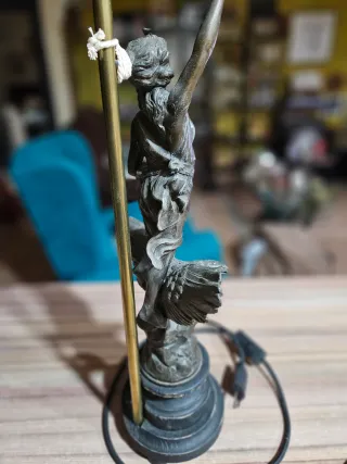 Lámpara antigua figura bronce águila