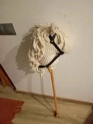 Caballo de peluche con palo