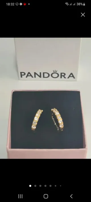 Dos pares de pendientes