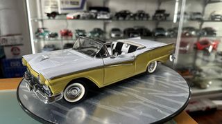 Ford Fairlane 500 1957 Skyliner escala 1:18