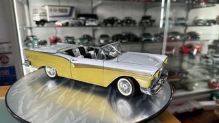 Ford Fairlane 500 1957 Skyliner escala 1:18
