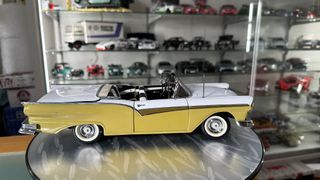 Ford Fairlane 500 1957 Skyliner escala 1:18