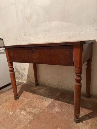 Escritorio antiguo de madera