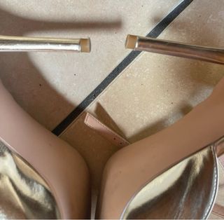 Scarpe eleganti oro con cinturino