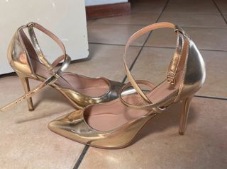 Scarpe eleganti oro con cinturino