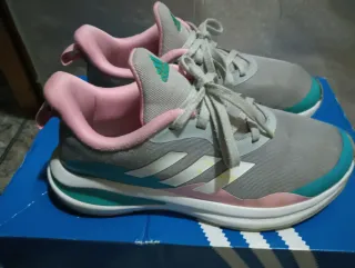 Zapatillas Adidas Grises y Rosas