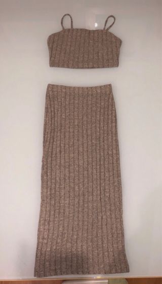Conjunto falda y top de punto beige