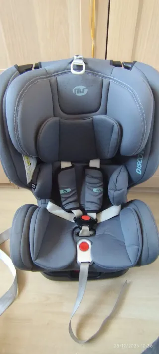 Seggiolino auto per bambini grigio