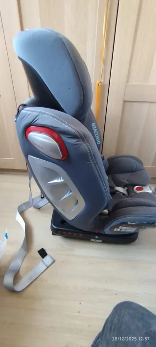 Seggiolino auto per bambini grigio