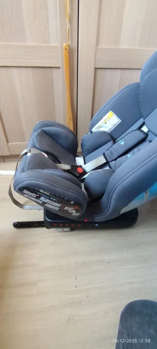 Seggiolino auto per bambini grigio